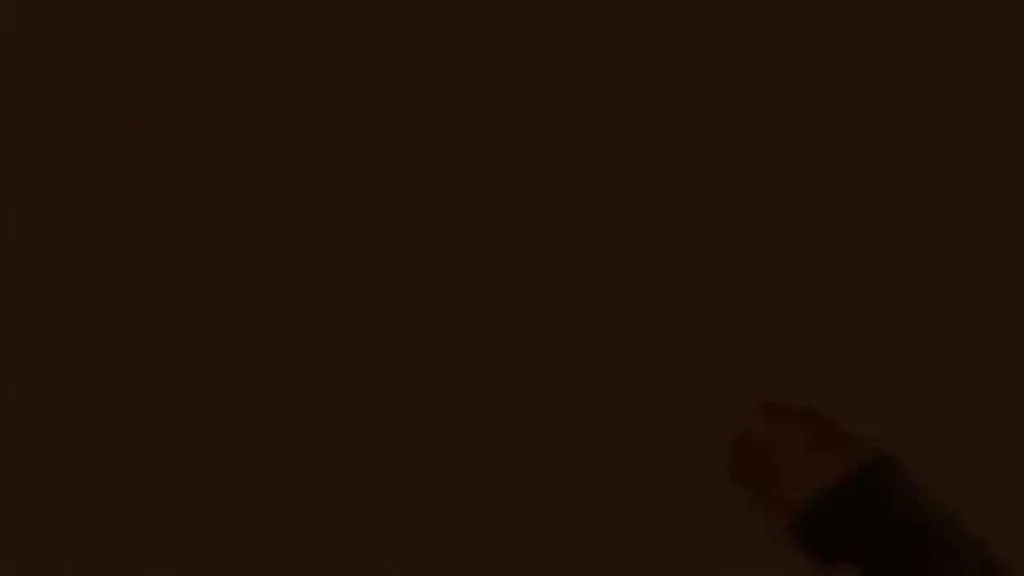 How to Hold a Cigar: The Beginner's Guide to Proper Technique